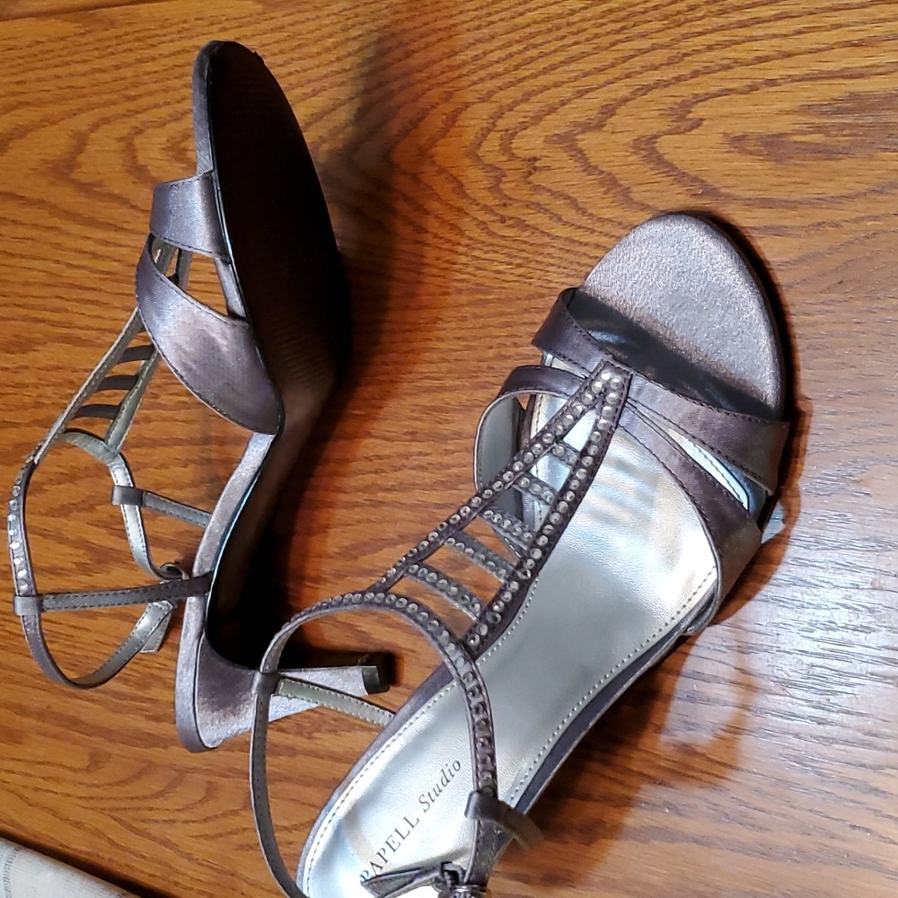 Silver pumps